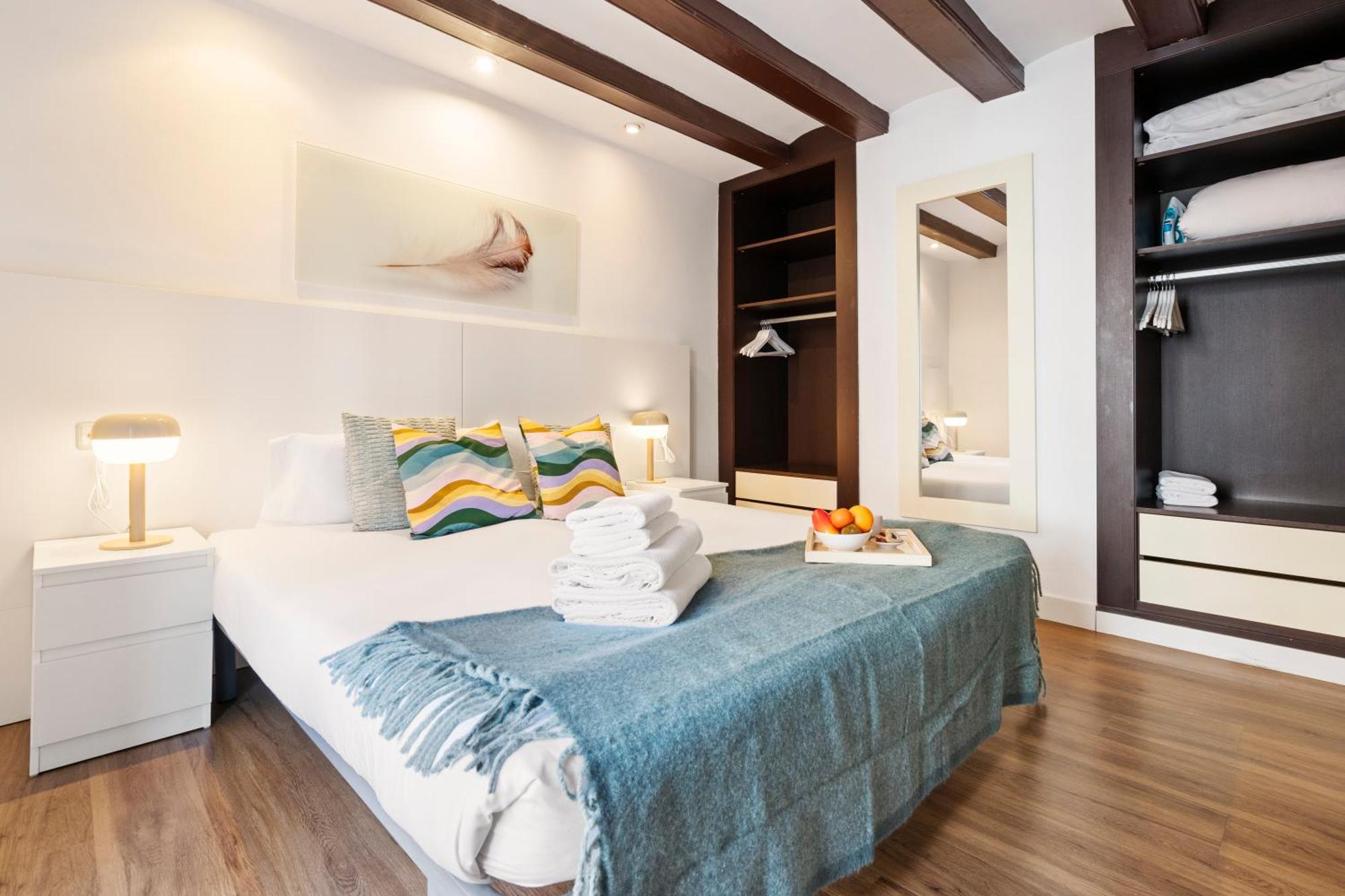 Lodging Apartments Liceu 11 Barselona Dış mekan fotoğraf